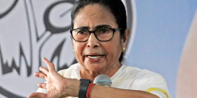 लोकसभा चुनाव के बीच विपक्ष के ‘इंडिया’ गठबंधन पर बार-बार क्यों बदल रहे हैं ममता बनर्जी के सुर