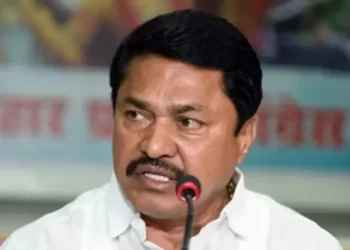 गुजरात राज्य स्वबळावर आपली प्रगती करत नसून महाराष्ट्राच्या वाट्याच्या गोष्टी हिरावून आपला विकास साधत आहे: नाना पटोले