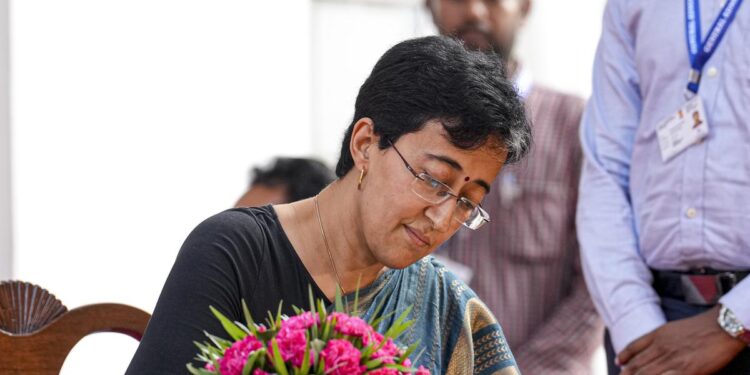 अरविंद केजरीवाल जी यांनी सरकारी शाळांचा कायापालट करून सर्वसामान्यांचे स्वप्न पूर्ण केले, आहे आणि चांगले शिक्षण घेतल्यावर गरीबांचे मूल, गरीब राहणार नाही हे सिद्ध केले आहे: अतिशी मार्लेना