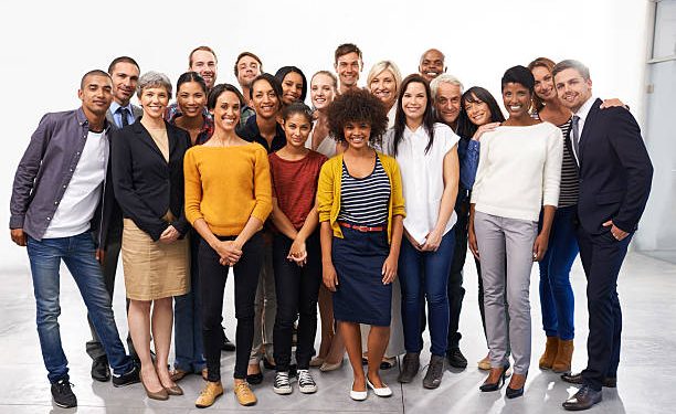 जग हे अनेक रंगे बी रंगी लोकांनी भरलेले आहे!