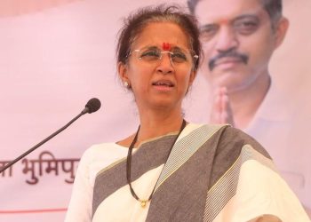 राज्यात आजमितीला दर्जेदार अशी क्रिकेटची मैदाने आहेत. तेथे आंतरराष्ट्रीय दर्जाचे सामने खेळले जातात. हे सर्व समोर असताना नवीन मैदान बांधण्याची घाई कशासाठी: सुप्रिया सुळे