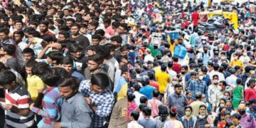 आपल्याच गावातील लोकं, आपल्याच गावात बेरोजगार, अशिक्षित, कुपोषित, गरीब, भिकारी, कर्जबाजारी आणि रोजगाराच्या शोधात दररोज ठेकरा खात असतात, अपमानित होत असतात. तर ही मोठी गंभीर समस्या असते.