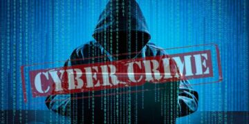 सायबर गुन्हेगारीचे प्रमाण या दिवसांत अनेक वाढले आहेत. अनेकांना त्यामुळे प्रचंड त्रासाला सामोरे जावं लागत. आज वेगवेगळ्या सोशल मीडिया प्लॅटफॉर्म्स वर कित्येकांचे अकाउंट असतात मात्र ते सुरक्षित नसतात हि सर्वांसाठीच गंभीर बाब आहे