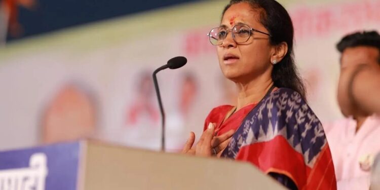 रुपयाची किंमत घसरत असताना त्या देशाच्या पंतप्रधानाची सुद्धा त्यामुळे पत घसरते ,मात्र आज तुम्ही बघा डॉलर च्या तुलनेत रुपयाची काय स्थिती आहे: सुप्रिया सुळे