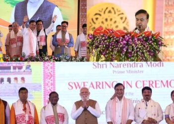हिमंता बिस्वा सरमा यांनी सलग दुसऱ्यांदा आसामचा मुख्यमंत्री पदाची शफत घेतली . आसामच्या जनतेचा आकांक्षा पूर्ण करण्याचा आणि विकसित, समृद्ध आणि आत्मनिर्भर आसाम बनवण्याचा प्रयत्न करू असं ते शफतविधी सोहळ्यात म्हणाले .