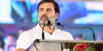 गेल्या काही वर्षात मोदीजींनी देशाला अश्या परिस्थितीत आणलं आहे कि आता त्यांना देशातील लोकांना काय खरेदी कराव आणि काय खरेदी करू नये आणि कुठे जावं आणि कुठे जाऊ नये, हे त्यांना सांगावं लागत आहे : राहुल गांधी