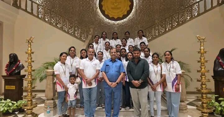 खासदार आणि कायदेतज्ज्ञ ॲड. उज्ज्वल निकम यांची अंगणवाडी सेविका भगिनी आणि तरुणींसोबत विकसित भारताचा संकल्पावर, ग्रामीण भारतातील मुलींची भूमिका यावर चर्चा