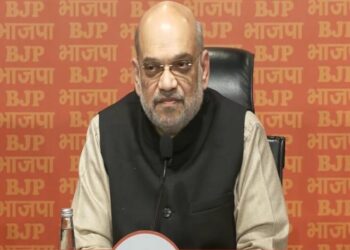 बांगलादेशातून धार्मिक छळामुळे आलेल्या हिंदू, शीख, जैन, स्थलांतरितांना नागरिकत्व सुधारणा कायद्यांतर्गत (CAA) पुढील सहा महिन्यात भारतीय नागरिकत्व दिले जाईल : अमित शाह