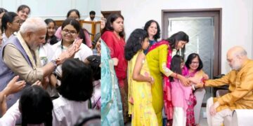 रक्षाबंधनाचा सण काल उत्साहात साजरा ; कलाकारांनी , राजकारण्यांनी , खेळाडूंनी रक्षाबंधनाबद्दल आपल्या भावना वेगवेगळ्या माध्यमांद्वारे व्यक्त केल्या .