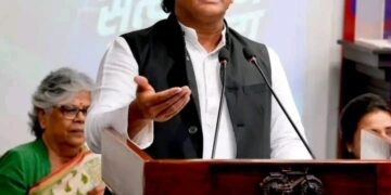 कमिशन घेणे हे भाजपाचे उदेष्य आहे. भाजपा कोणत्याही व्यवहारात मोठ्या प्रमाणात कमिशन घेऊन कोणतीही सार्वजनिक मालमत्ता विकू शकते:  अखिलेश यादव