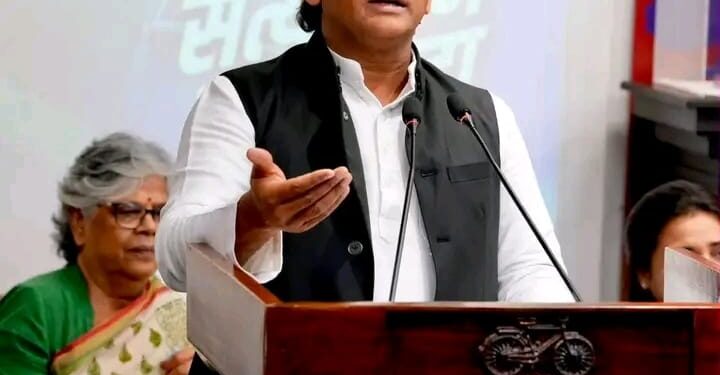 कमिशन घेणे हे भाजपाचे उदेष्य आहे. भाजपा कोणत्याही व्यवहारात मोठ्या प्रमाणात कमिशन घेऊन कोणतीही सार्वजनिक मालमत्ता विकू शकते:  अखिलेश यादव