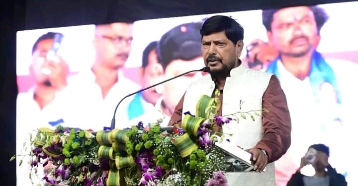 दुष्काळ आता केवळ शेतकऱ्यांच्या बांधापुरता मर्यादित राहिलेला नाही; शहरांमध्येही परिस्थिती दिवसेंदिवस विदारक होत चालली आहे: रामदास आठवले